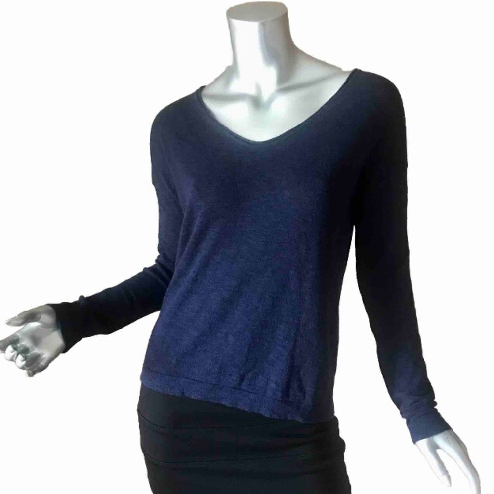 Gap Women’s Small Navy Blue V Neck Sweater Thin Knit Soft Top